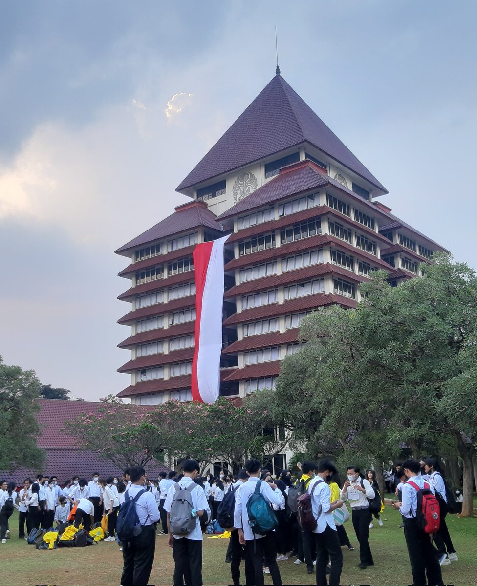 Disini gua mau ngebuat thread tentang hal apa yang udah gua alami selama jadi mahasiswa di UI.