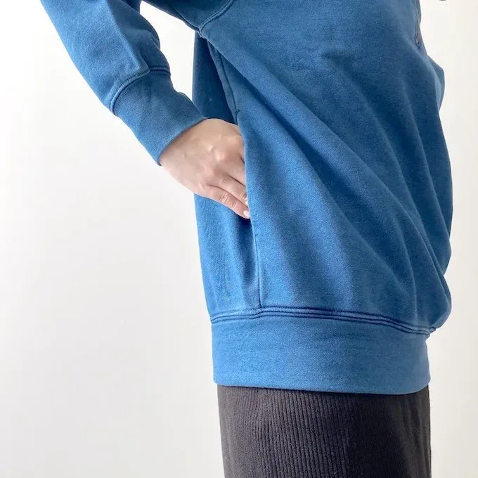 【ユニクロ】もうマフラーいらないじゃん!古着みたいな「ゆったりトップス」メンズだけどめっちゃ可愛い〜!ユニクロの「スウェット」がオシャレ〜!インディゴ染めならではの、深い色味がかっこいいんです。良い意味でユニクロっぽくないデザインが気に入りました! 