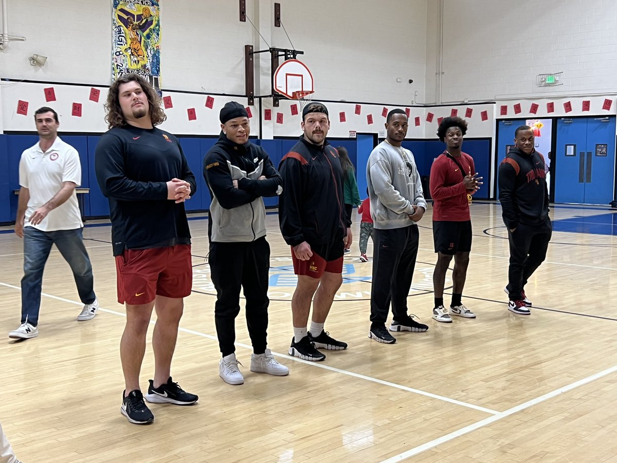 C_Morrissette's tweet photo. I’m here at the Wilmington boys and girls club where USC football players Jonah Monheim, Tahj Washington, Justin Dedich, Michael Jackson, Kyron Hudson and Marshawn Lloyd are working with kids through an NIL partnership with The South Bay Athletic Club. Story to come! https://t.co/q3cZXSQ21Z