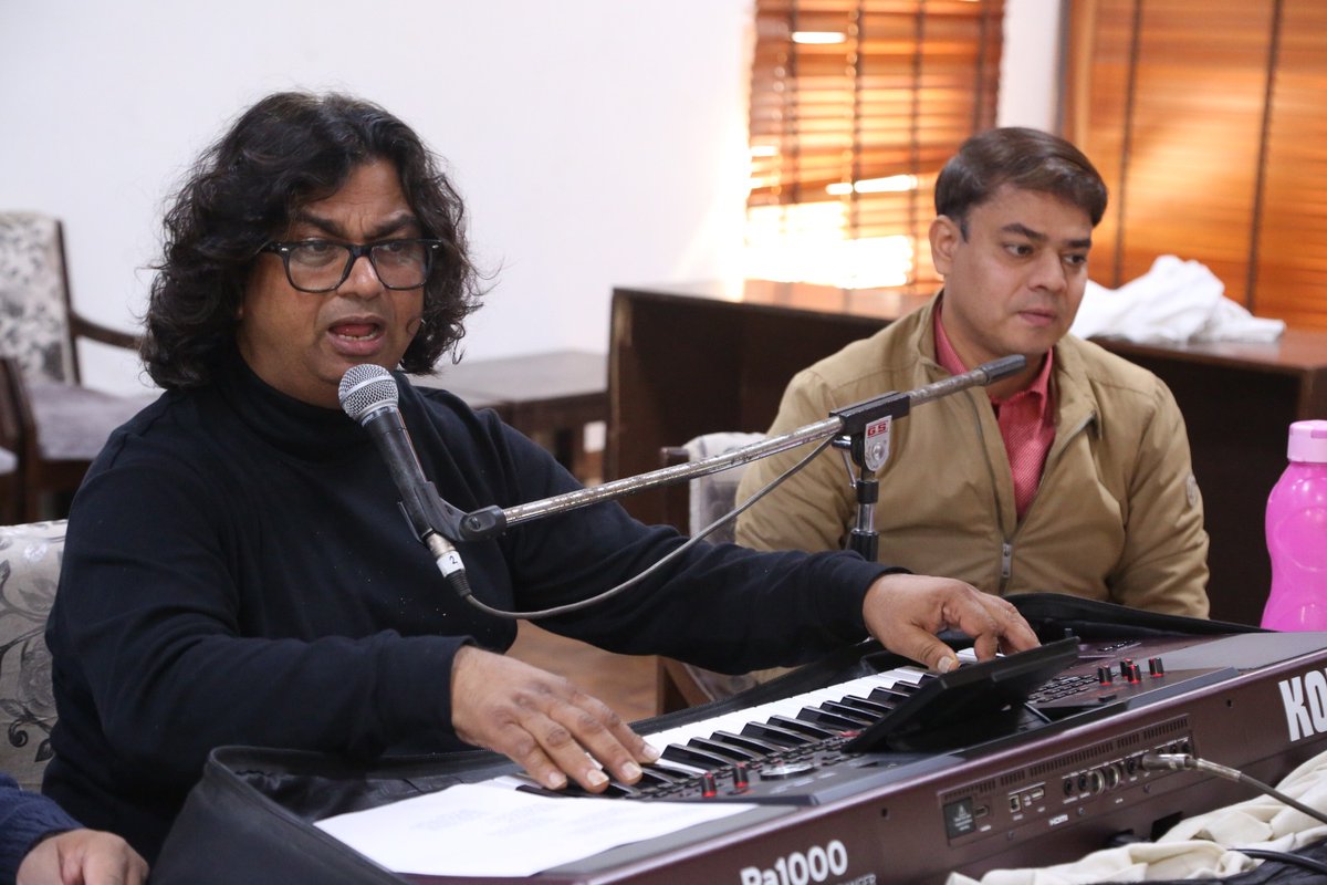 gsdsnewdelhi's tweet photo. Children from almost 22 schools of Delhi &amp; NCR region are seen taking part in music training sessions in Gandhi Darshan, rajghat.These students are going to present a musical tribute to #MahatmaGandhi on January 30, 2023 as part of 75th martyrdom day of the Father of the Nation. https://t.co/W3OcB2zXcZ