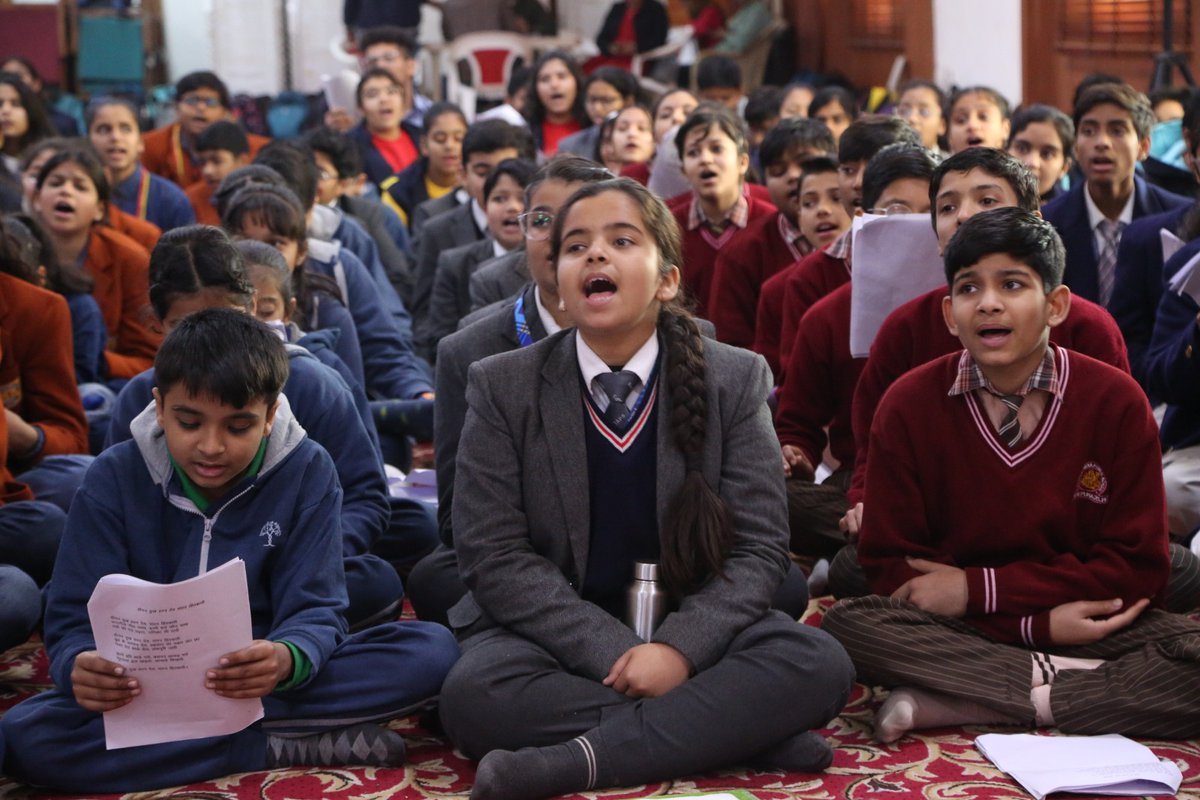 gsdsnewdelhi's tweet photo. Children from almost 22 schools of Delhi &amp; NCR region are seen taking part in music training sessions in Gandhi Darshan, rajghat.These students are going to present a musical tribute to #MahatmaGandhi on January 30, 2023 as part of 75th martyrdom day of the Father of the Nation. https://t.co/W3OcB2zXcZ