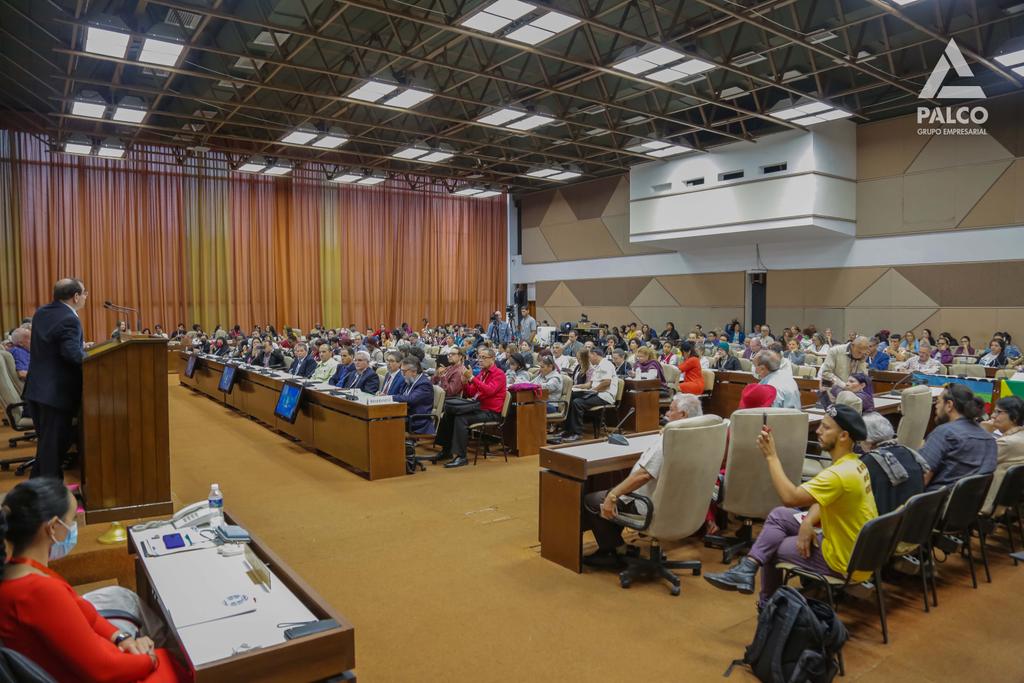 Continúa la V Conferencia Internacional "Por el Equilibrio del Mundo" en nuestro Palacio de Convenciones. El presidente Miguel Díaz-Canel Bermúdez, asistió a la Mesa Redonda "El Nuevo Orden Económico Internacional l".
.
.
.
#gpalcocuba  #PorelEquilibriodelMundo #DesdeSuAltura
