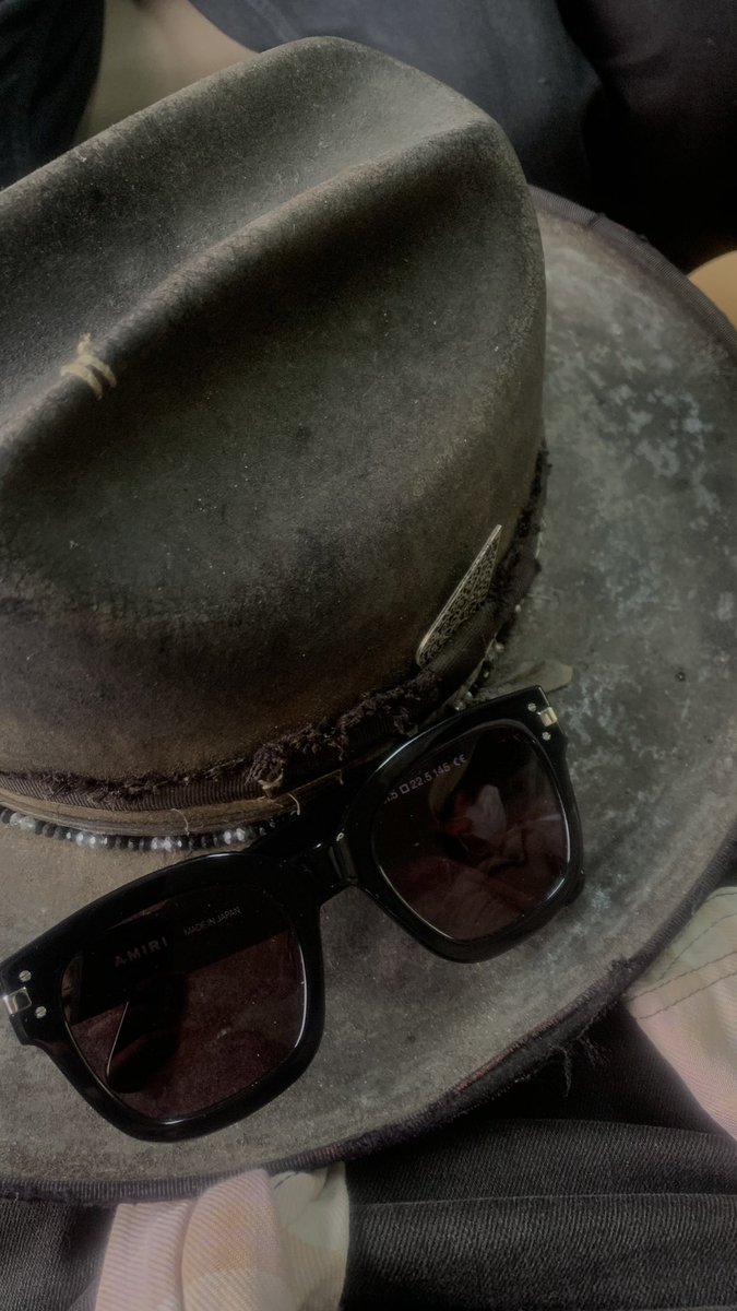 Beach trip essentials 🏝️
- Amiri sunglasses
- Hithat cattlemen hat