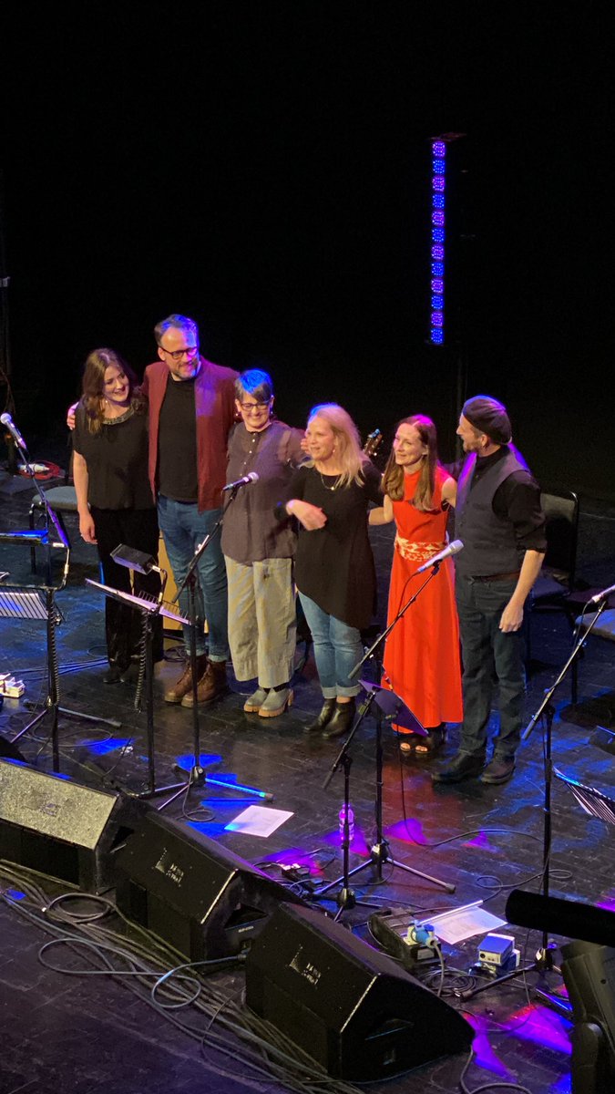 An incredible night of music from an inspired collective, assembled for one night only. Beautiful and emotive. Celtic Connections Song Circle with @M_CCarpenter <a href="/juliefowlis/">Julie Fowlis</a> <a href="/IAMKP/">Karine Polwart</a> <a href="/RobVincentMusic/">Robert Vincent</a> <a href="/ccfest/">Celtic Connections</a> #glasgow #ThePhotoHour #scotland #livemusic #CelticMusic