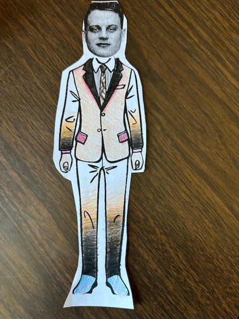jenjshel's tweet image. Our students had the opportunity to dress @JoeyB for the AFC Championship game... here are a few of my favs 🧡🖤
#RULEYOURSCHOOL 
#RuleThePlayoffs 
#TheyGottaPlayUs 
@Bengals