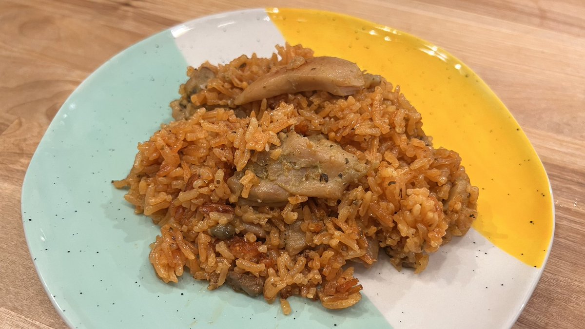 amieruchan's tweet photo. I’m a rice main #iloverice! I’ve made Haitian diri kole ak pwa, Asian fried rice, Indian chicken biriyani, Peruvian arroz chaufa and now Puerto Rican arroz con pollo #firsttry! I’m in love with my own cooking lol what other rice dishes should I make? #ricedishes https://t.co/3hzfG3fpVU