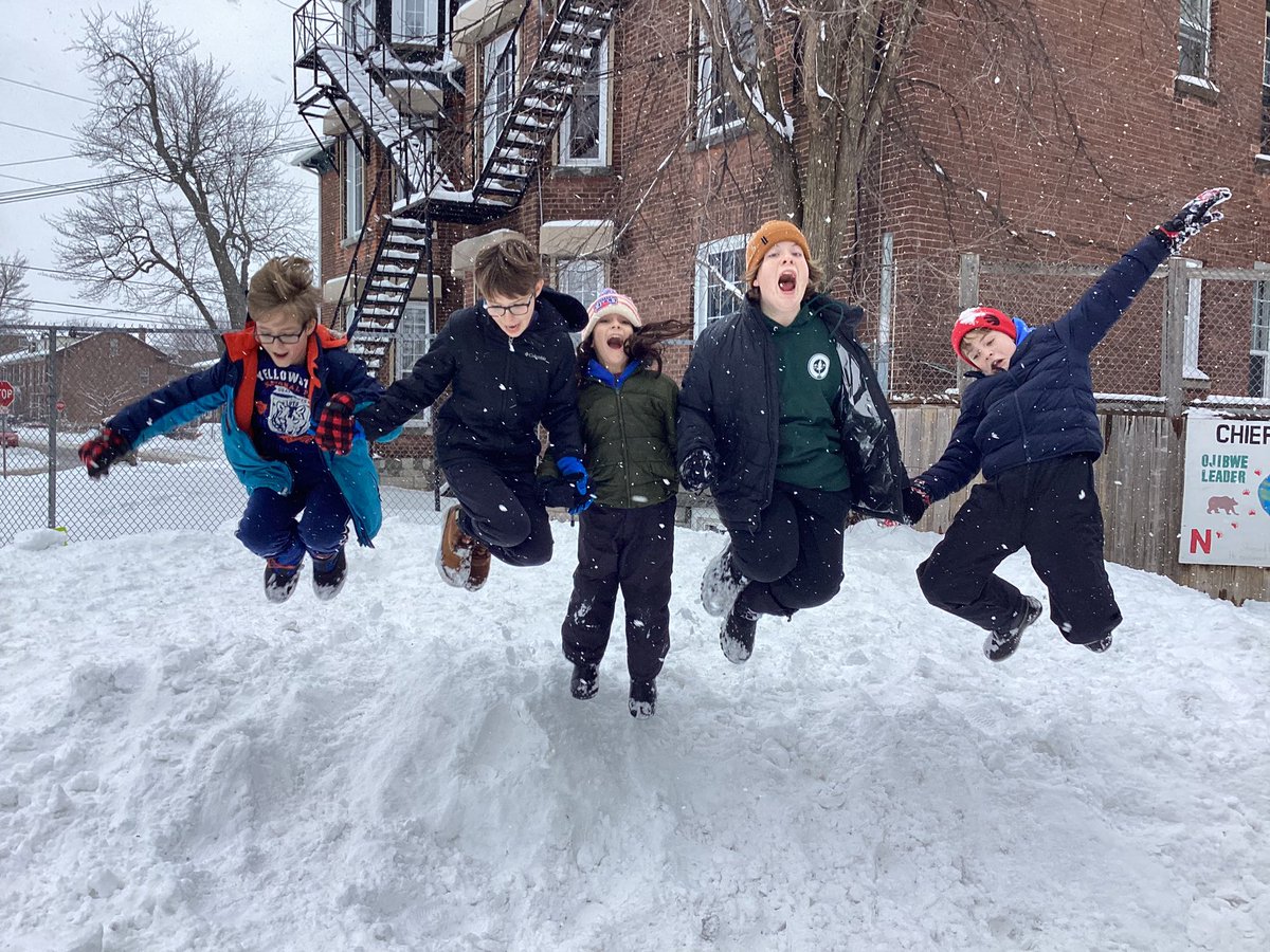SYD_books_LDSB's tweet photo. Recess was so much fun today!! #lovetheirstyle #jump #thesmilessayitall @SydenhamPS_LDSB @cronkreidm_LDSB @MsO_LDSB ❄️❄️ https://t.co/wVMlfIrAFO