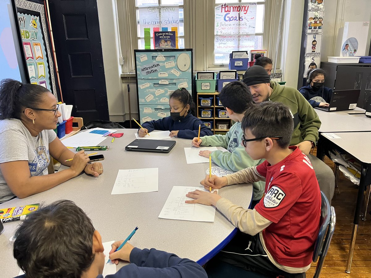 PS132jpd's tweet photo. Have you stopped by P.S. 132 for Family Friday yet? We love inviting parents to come see what we are all about!
¿Has pasado por P.S. 132 para el viernes familiar ya? ¡Nos encanta invitar a los padres a que vengan a ver de qué se trata!
#ps132jpd #familyfridays #csd6 https://t.co/IRn6ys1A7T