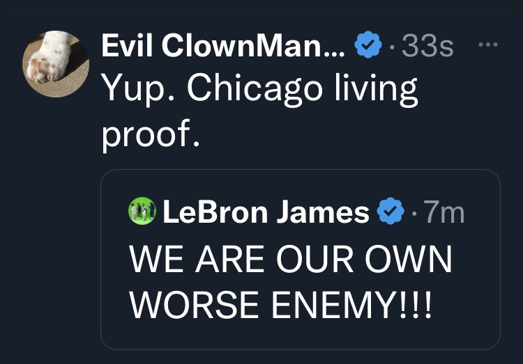 Lizzs_Lockeroom's tweet photo. And there it is… the jump from police brutality to  #WhatAboutChicago https://t.co/4xs4Ig7LRT