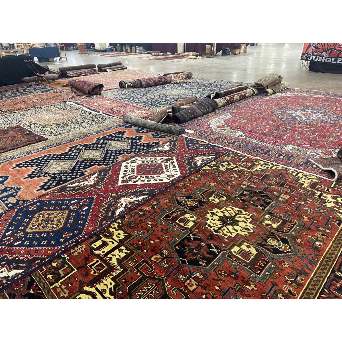 Check out the Scott's antique Market this weekend in Columbus !! 

 #columbusohio #orientalrug #rug #persian #handknotted #handwoven #handmade #runner #arearug   #persianrug  #daytonohio #vintagerug #antiquerug  #antique #vintage  #columbus #ohio #daytoninspires