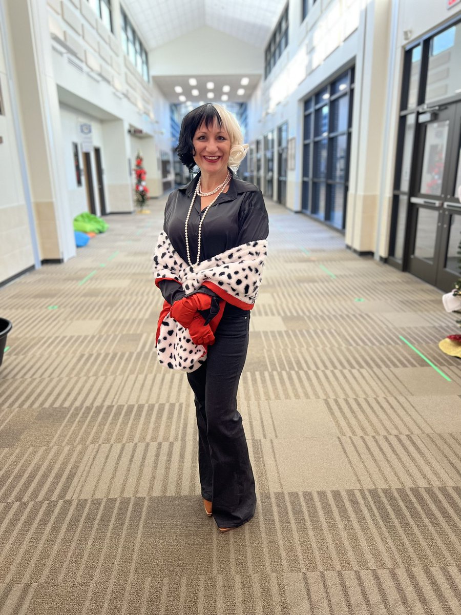 1st grade teachers <a href="/LiscanoElem/">Liscano Elementary School</a> requested Cruella for the 101st day of school, so Cruella they got!🤣 #LiscanoProud #lovewhereyouwork #FISDWeAreOne #101daysoflearning <a href="/mrsivyhuang/">Ivy Huang</a> <a href="/TeagueTeacher/">Loops Lucky Charms</a> <a href="/MrsBsFirsties/">Mrs Barone's Firsties</a> <a href="/mrs__ferguson/">Mrs. Ferguson</a> <a href="/MrsMeganDeal/">Mrs. Deal</a> <a href="/MissSherali/">Sanam Sherali, M.Ed.</a>