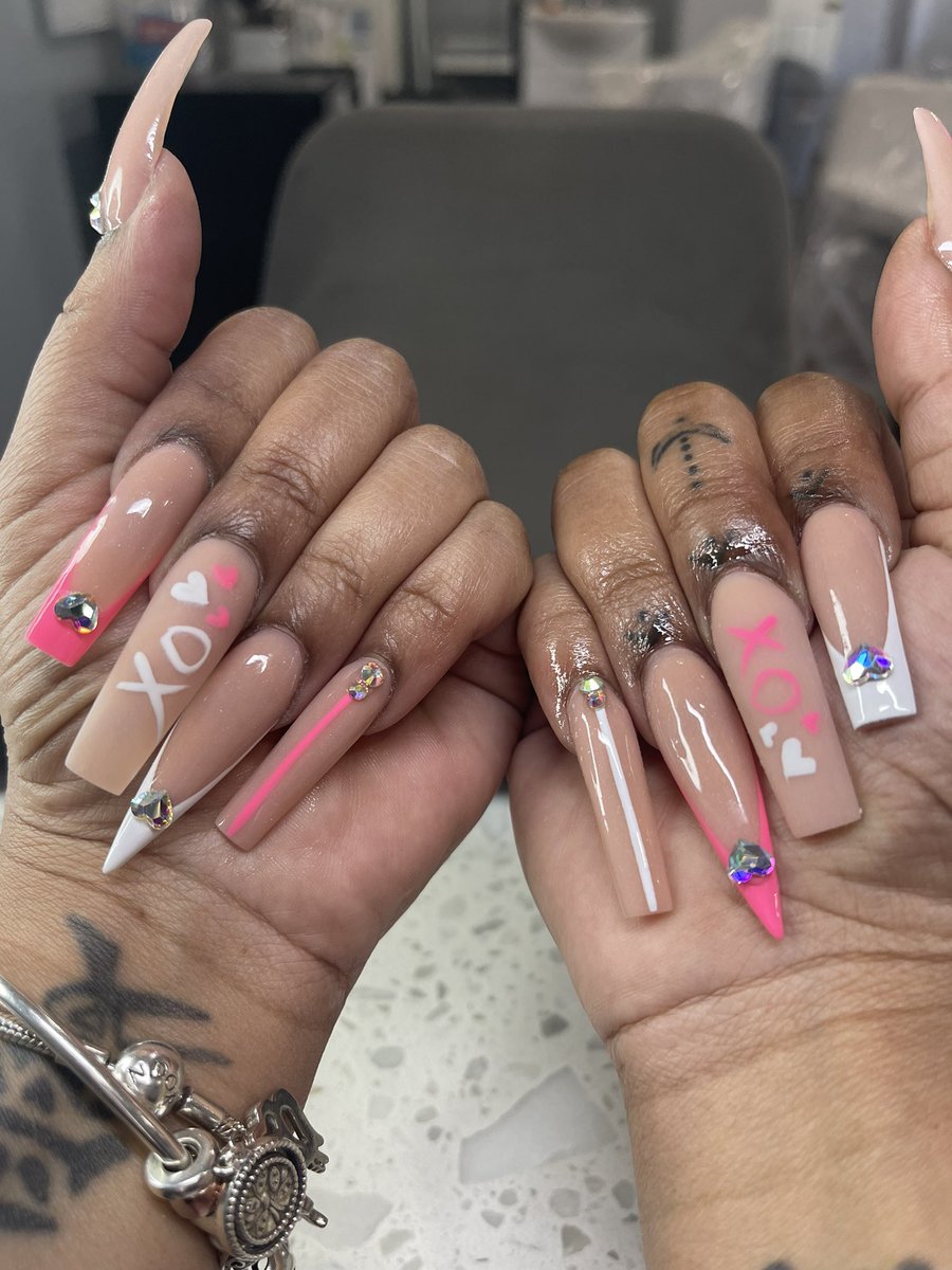 BaddieeBrittt's tweet image. Really the coldest around. Did my nails yesterday 💕🫶🏽