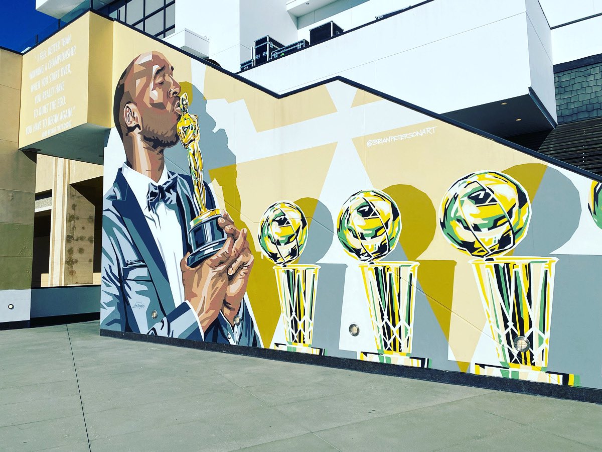 Kobe Bryant mural of him and his Oscar that he won for “Dear Basketball” at Hollywood & Highland. By #brianpetersonart 

#kobebryant #kobebryantmural #hollywoodandhighland #kobemural #ovationhollywood #mural #murals #muralart #dearbasketball #kobebryantoscar #academyawards #oscar