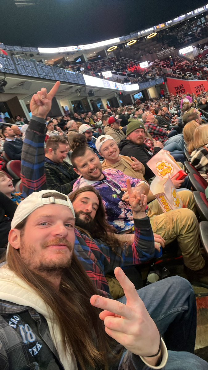 MikeHartney's tweet photo. #LightTheLand https://t.co/MpEgNoyWQG
