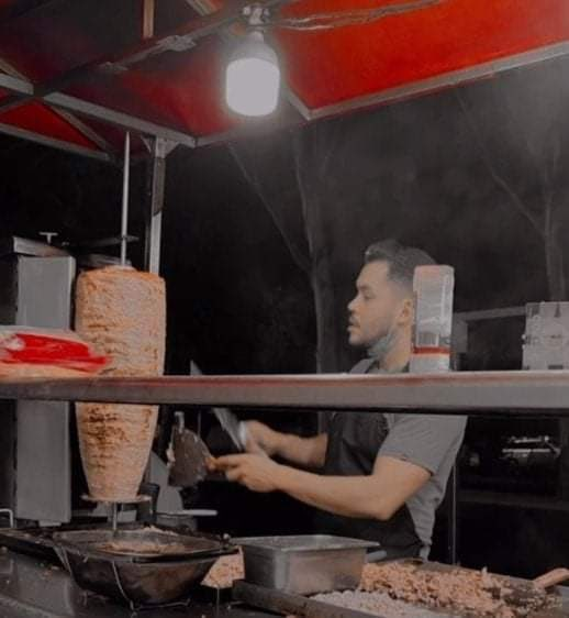 EstailusG's tweet photo. @TheGrefg Tienes que ir a un puesto de tacos, recrear esta imagen y hacerla canon bro https://t.co/zMN7gH8S8G