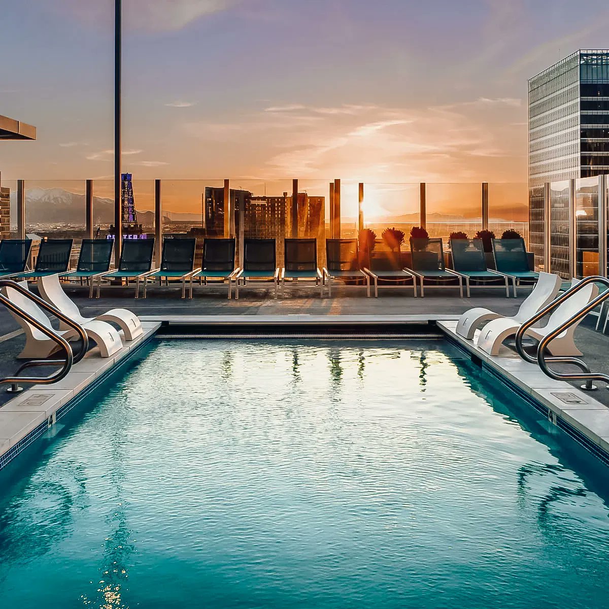 Our SU-NOBN coping against a masterpiece sunset at @libertyskyslc. Our sqaure edge SU-NOBN coping creates modern clean lines along any pool edge.
#poolside #pool #poolparty #landscaping #exteriordesign