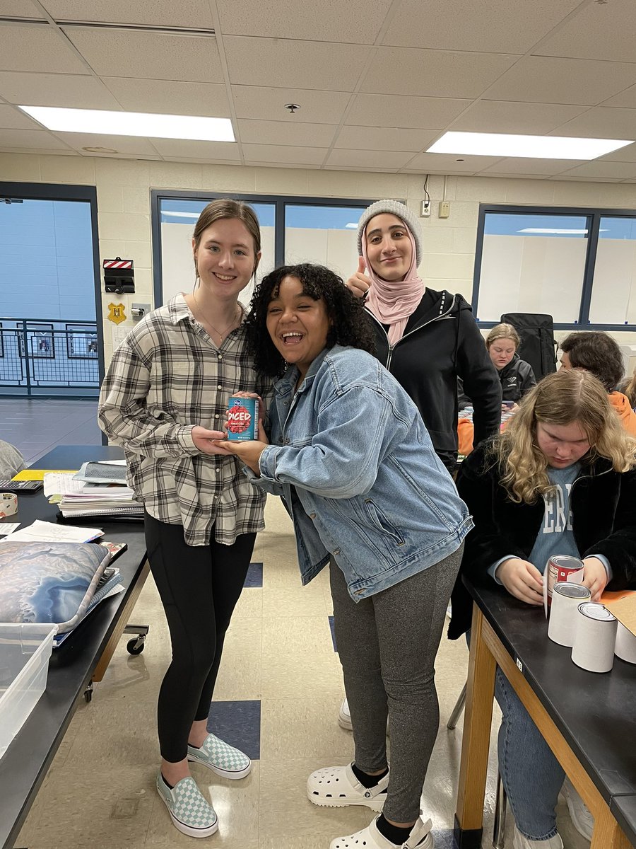 DebbieGerstner's tweet image. Lakota East NHS students prepping to build a can creation to benefit the food pantry at Reach Out Lakota.  Love seeing them working so hard to give back to our community!  #EAST_HAWKS