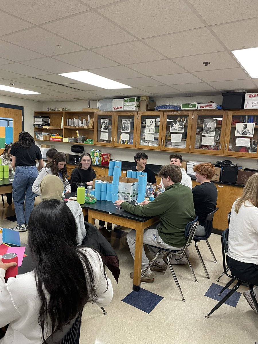 DebbieGerstner's tweet image. Lakota East NHS students prepping to build a can creation to benefit the food pantry at Reach Out Lakota.  Love seeing them working so hard to give back to our community!  #EAST_HAWKS