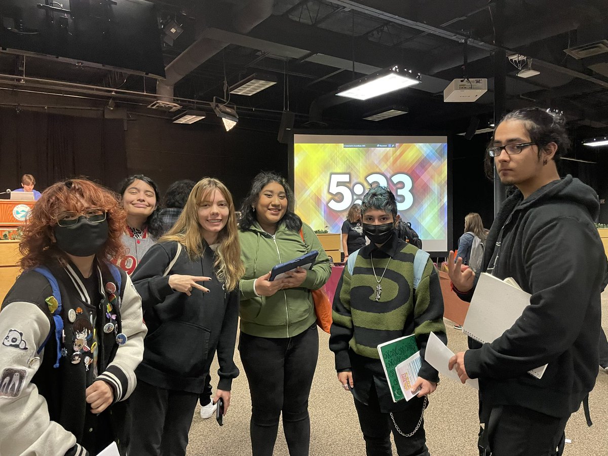 Aztec Artists having their art viewed by several universities and art and design schools at Sun City Portfolio Day! They arrived prepared and ready😃! #SISD_FineArts #EDAztecs_HS #OneEmpire
