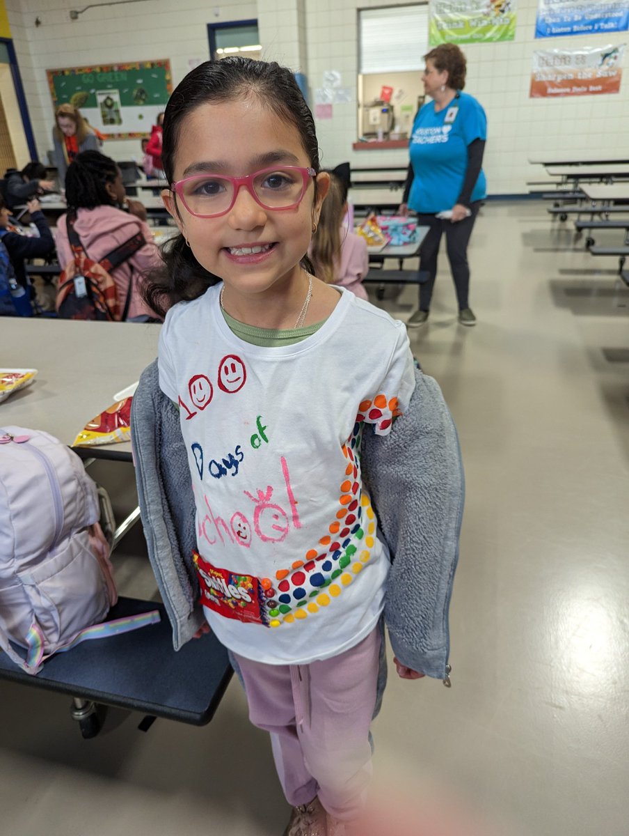 LAschuldt's tweet photo. Rees 2nd graders celebrate the 100th day of school. So cute!
@ReesStars @KathyCherryAP @MireyaFromTX https://t.co/7jgOKgFYYW