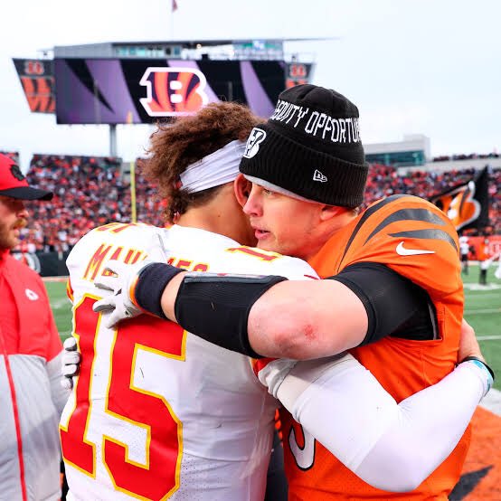 Si hoy tuvieran la oportunidad de elegir a uno para su equipo, ¿quién sería? 

🔁 Burrow 
❤️ Mahomes