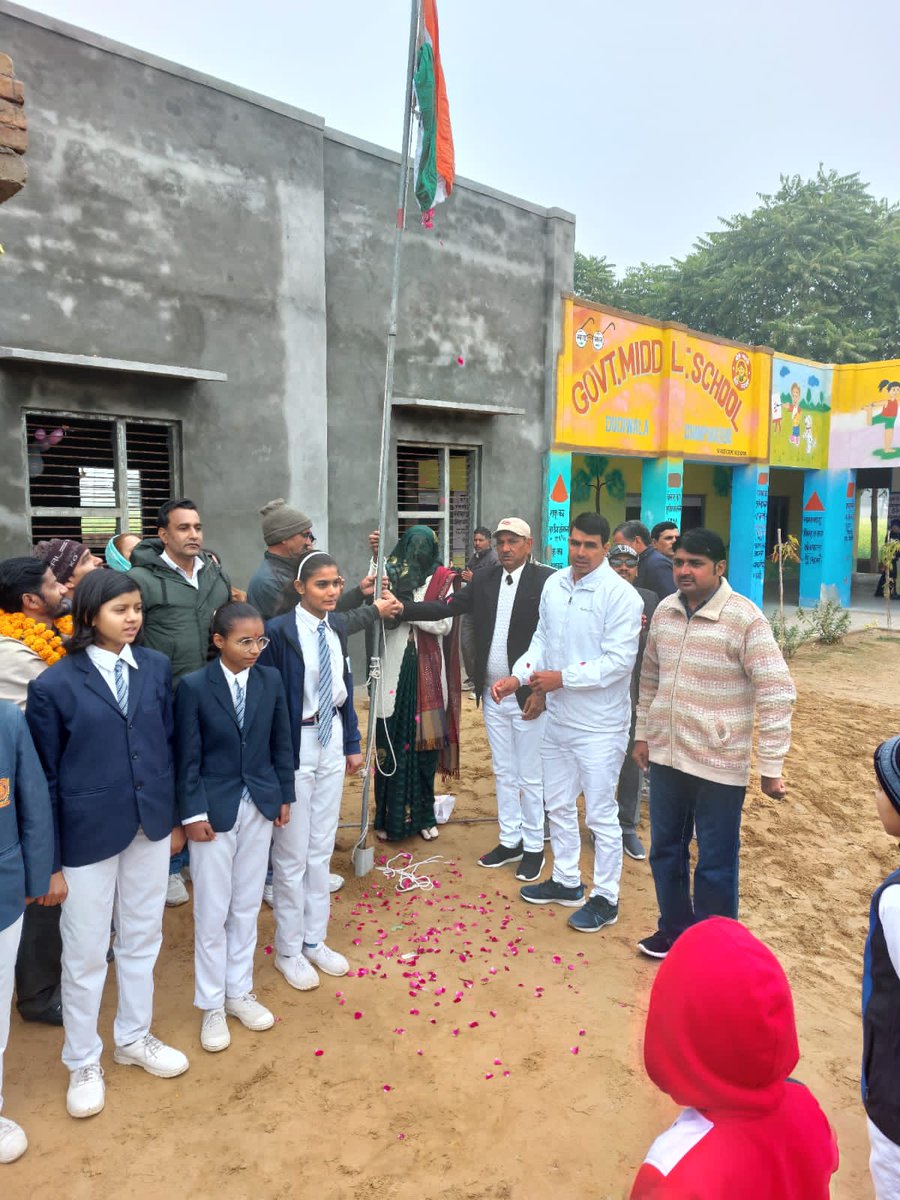 भारत देश के 74 वे गणतंत्र दिवस समारोह के अवसर पर राजकीय वरिष्ठ माध्यमिक विद्यालय डुडीवाला किशनपूरा में हर साल की भांति एक विशाल,मनमोहक बच्चों का कार्यकर्म बड़ी धूम धाम से मनाया गया।