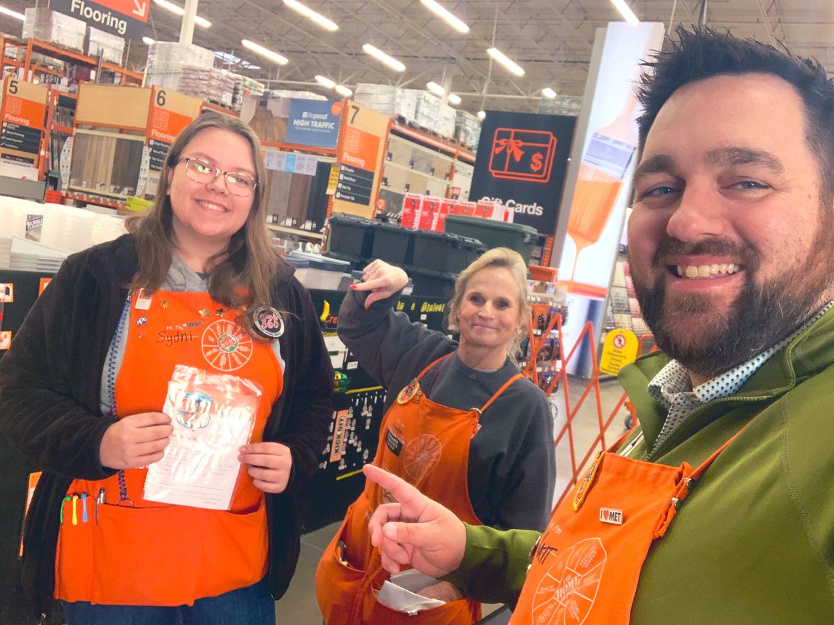 Way to go Syndi! Congrats on #BuildingStrongRelationships and #TakingCareofOurAssociates 👊🏼💣💥 well deserved #homeraward and want you to know how much we appreciate you!! #westisbest #recognition #homeraward