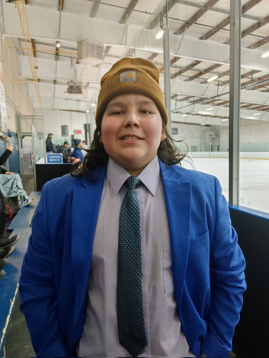 Big_G_09's tweet photo. Good luck #BigAce โ ๏ธ criss crossing #Prairies ๐จ๐ฆ playing #hockey this weekend. U15 for his Nation #StandingBuffalo #FightingSioux #Brandon #DakotaNationWinterfest Plenty of big hits already ๐ช His U13 club team #WildRenegadeOutlaws #Saskatoon final #Provincials Sat & Sun too ๐ https://t.co/MiRB6MjvKj