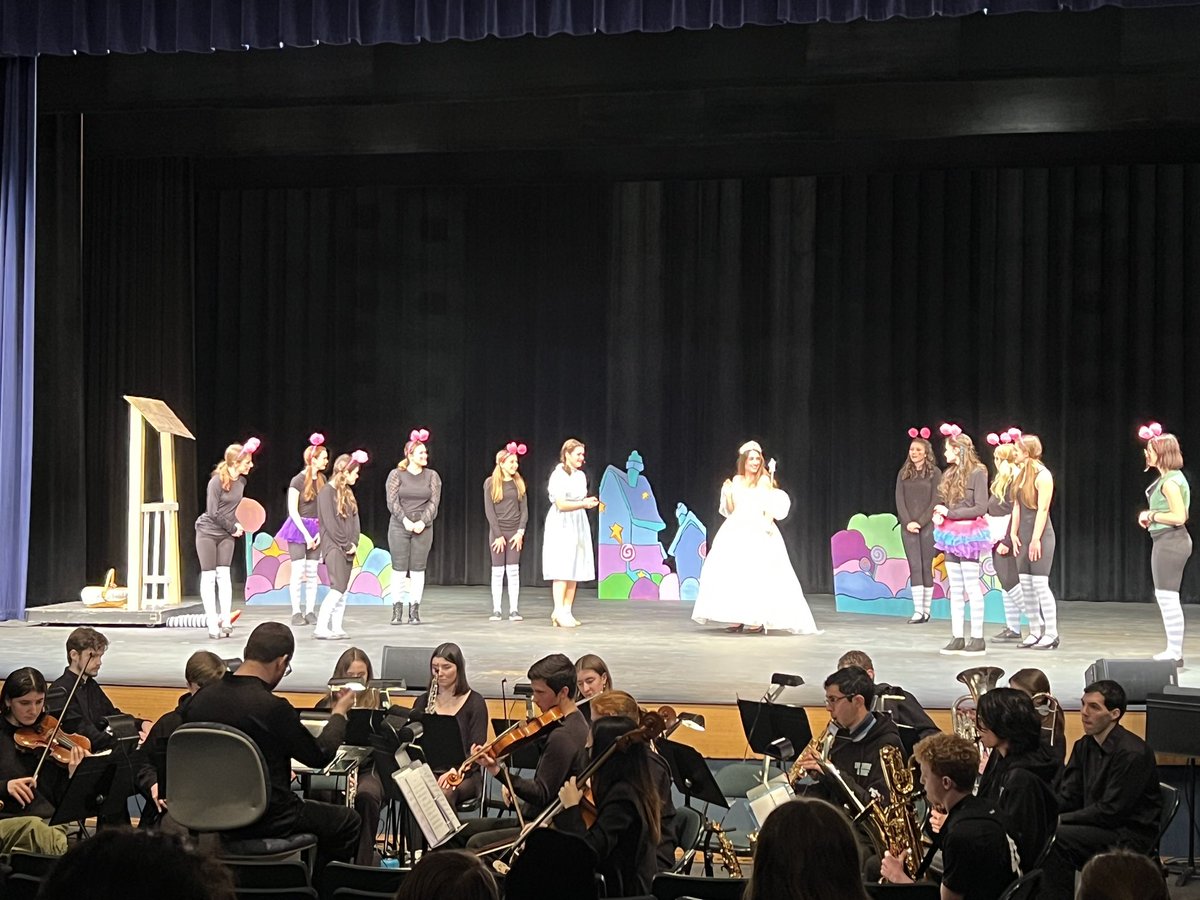 Bravo to the cast, crew, pit orchestra &amp; staff that came together to make The Wizard of Oz a success. What an amazing opening night! 🎭🐉⭐️