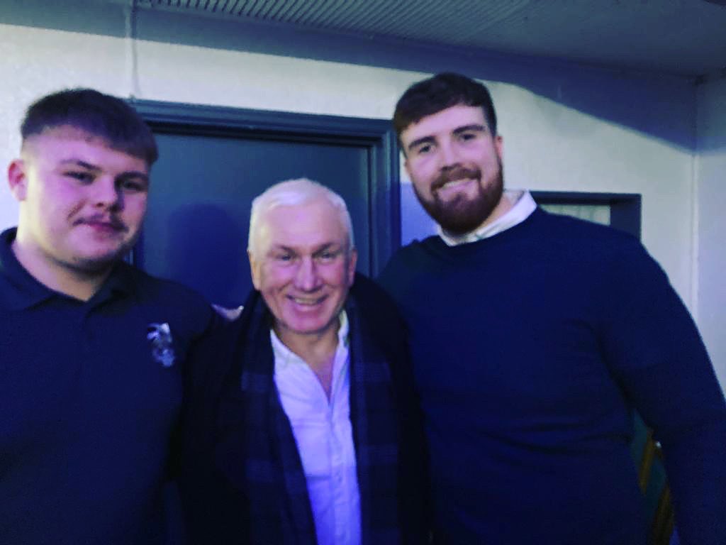 Great evening at <a href="/RSRWales/">RhonddaSchoolsRugby</a> with <a href="/ScottQuinnell/">Scott Quinnell</a> .. but ex rsr and parry rugby boys,  talking tactics  with main man.. mr Chris jones.@Gavin93562105 #rugby #rsr