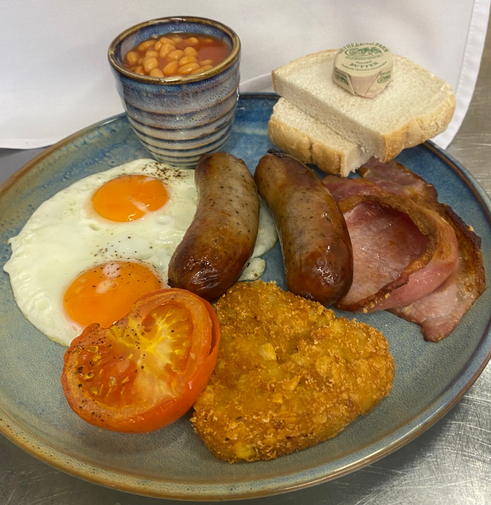 Whether it is breakfast, brunch or lunch, here at Weybrook Park everyone is welcome. Let our friendly staff look after you in our relaxed clubhouse. No need to book and we are open from 9am till 4pm weekdays and 8.30am till 5pm at the weekend.

We look forward to seeing you.