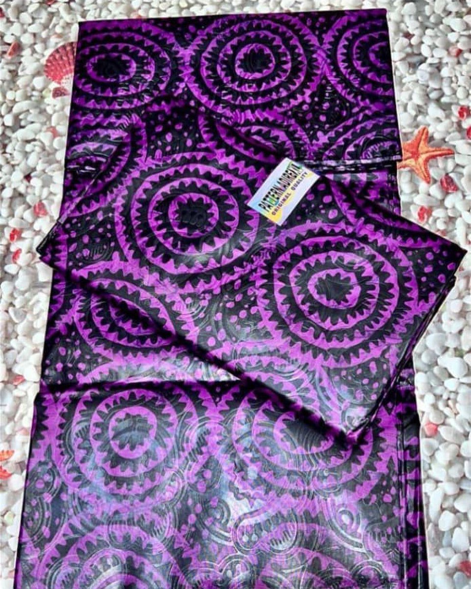 Patterned Adire Batik #6000 5 yards by 60” To order call 08184842527 or send a Dm Doorstep delivery is available in Lagos @NabbyOfRicive @KlasickTheHost @UnclebeeOla