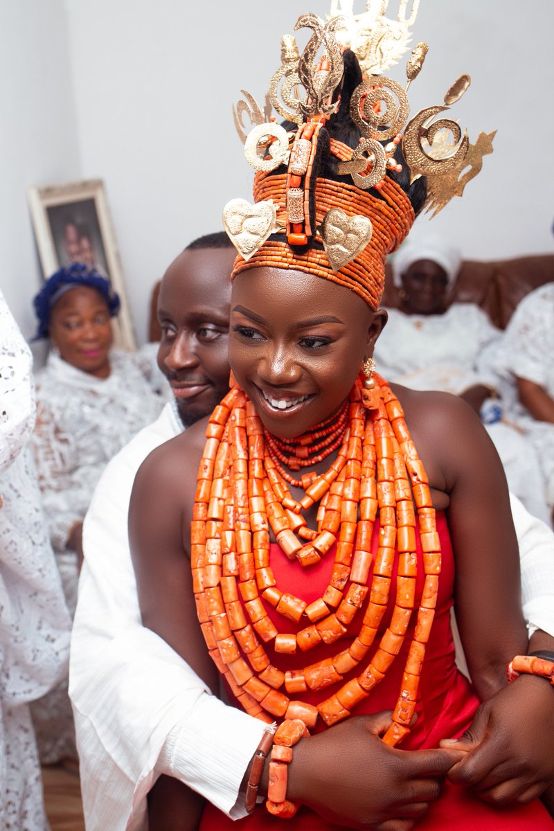 Femolacastar's tweet photo. Edo bride... 
I wish i get one more chance to capture images of an Edo bride. 
.
.
.
.
.
@MayorOfUyo #Edobride https://t.co/UWiJsG0eLI