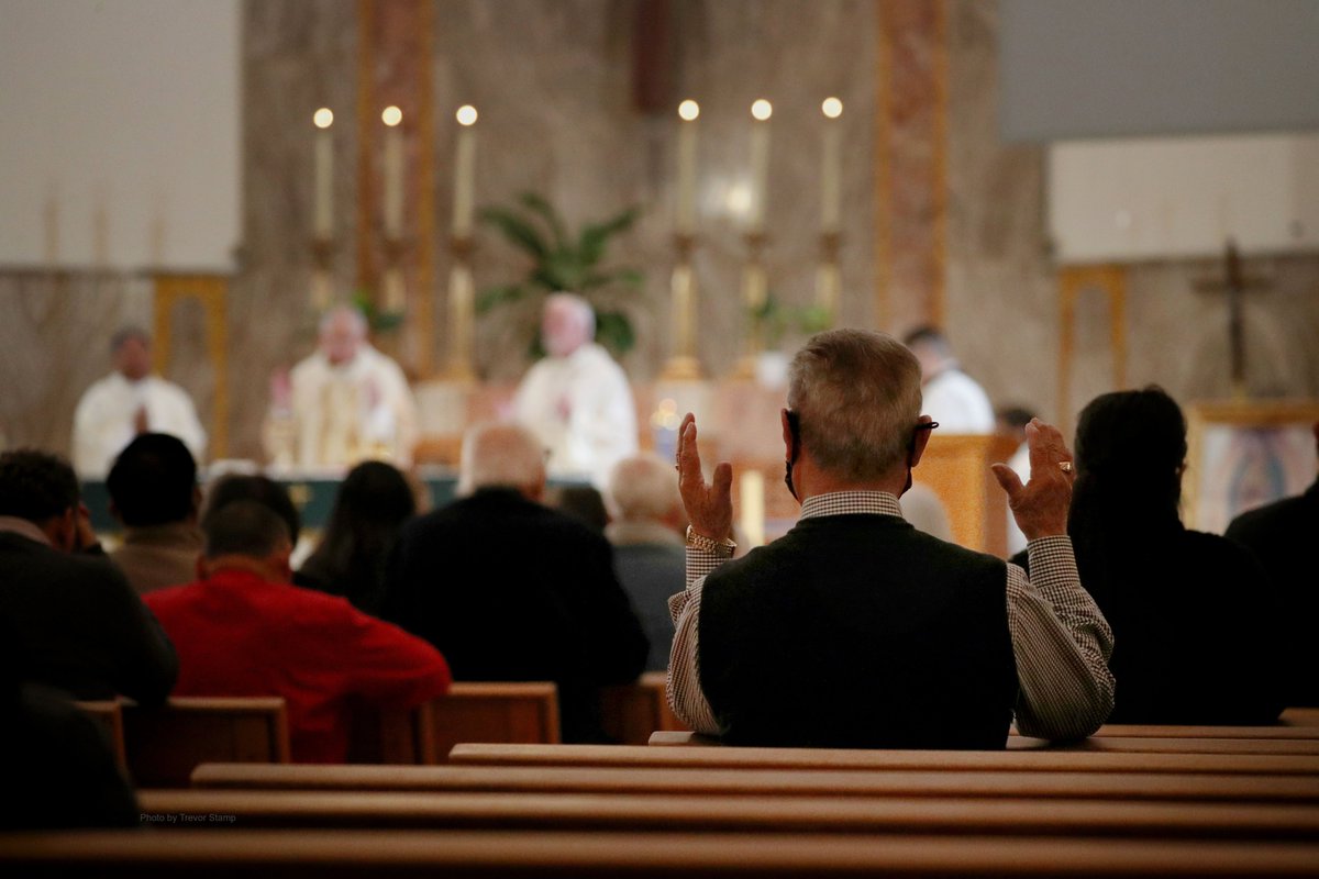 MorTrev's tweet photo. A vigil was held during Mass at St. Stephen Martyr Church in Monterey Park for the 11 lives lost in the shooting at Star Ballroom Dance Club. #MontereyPark @PasStarNews https://t.co/DAmnsAIvlt