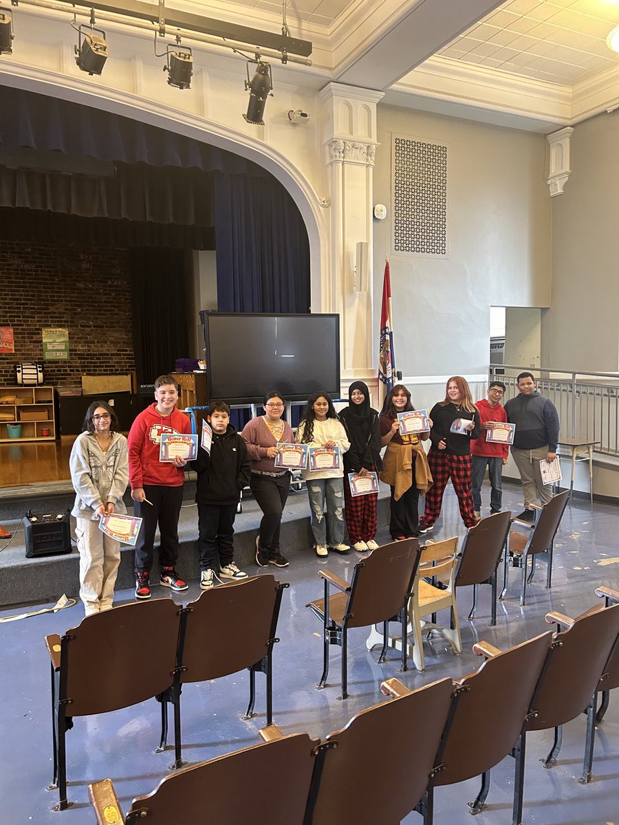 ⁦<a href="/KCPS_James/">KCPS James</a>⁩ 6th grade Honor roll students. Making Ms.Bristow their teacher proud . Passionate, experienced teachers make a huge difference in a quality education.
#education #kansascity ⁦<a href="/kcpublicschools/">KCPS</a>⁩ ⁦<a href="/KansasCity/">Kansas City</a>⁩ @kc