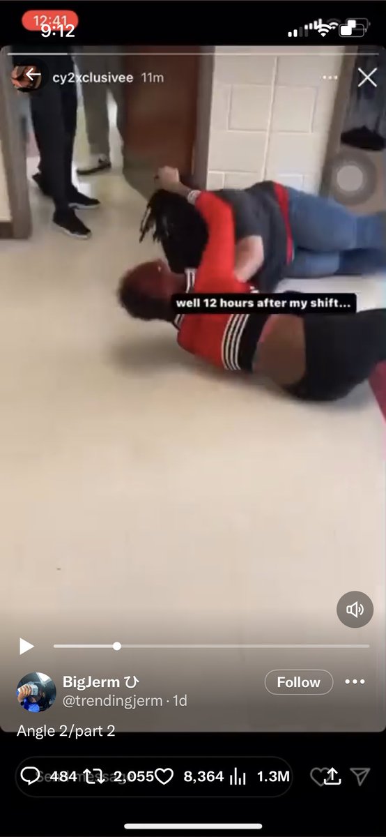 thatlex15's tweet photo. @riansemaj @trendingjerm Hella broke her leg. https://t.co/jjCf3vljRs