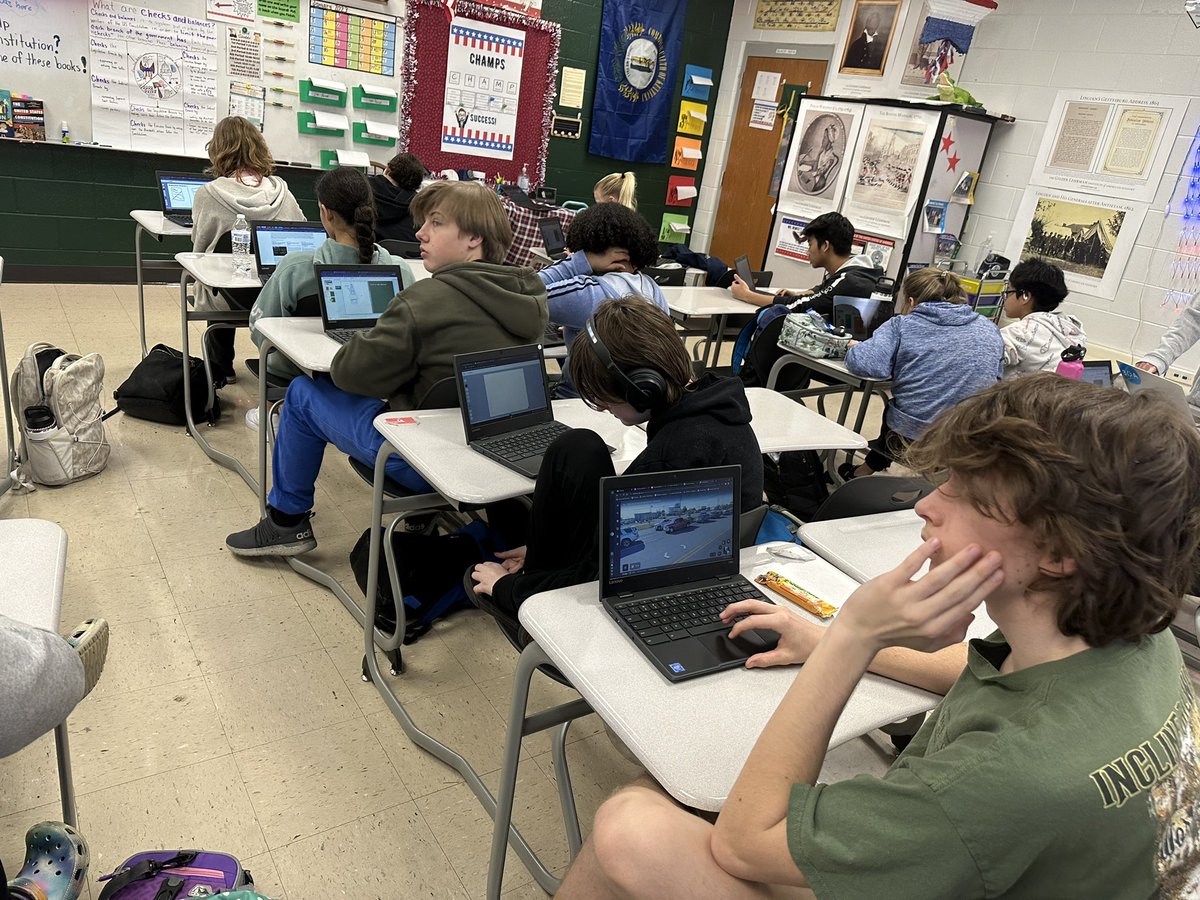 mr_bemiss's tweet image. Thanks @historysandoval for sharing an awesome choice board! Students worked on a Checks and Balances Choice Board today!  Students had the choice between a Thin Slide and Sketch &amp;amp; Tell.  We were focused and created some awesome work! #EDUProtocols #thinslide #sketchandtell