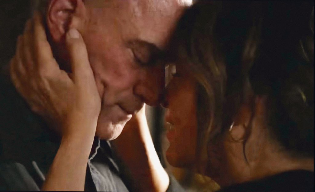 mariane211181's tweet photo. @Chris_Meloni Please look at these photos. Mariska said that she always had you in every beat of her heart, but what happened to the kiss? I'm waiting for it https://t.co/wFhcoJce4P