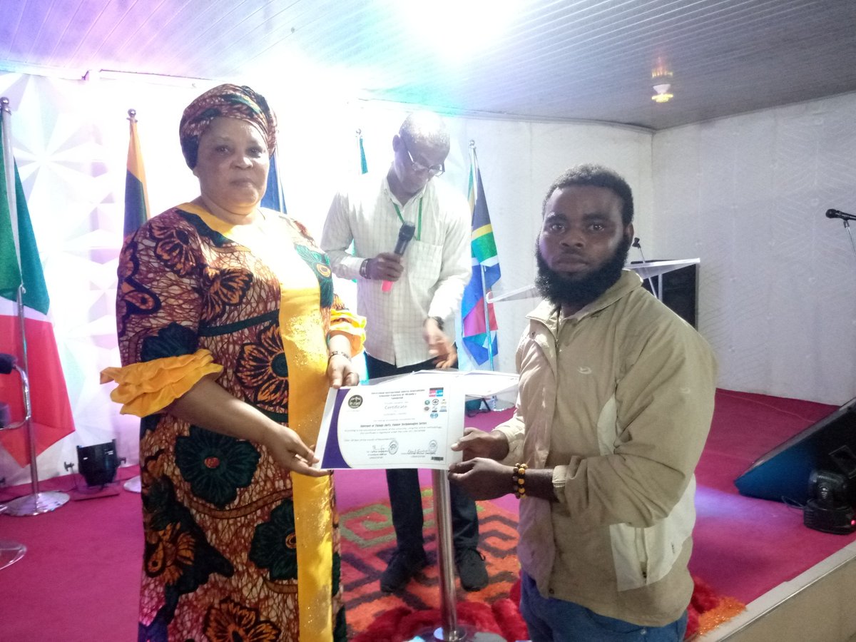 BirlandPM's tweet image. Live Awarding Ceremony of the Certificate of Completion Free Online Short Training Courses by #Canopylab thru @uniagsfmi @KutaiPeace @birlandgov #MediteraneanFoundation
#ForTheSurvivalOfTheAfricanMigrants
