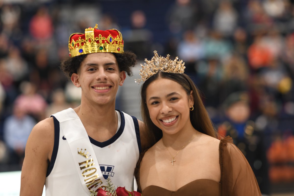 Congrats to our Basketball Homecoming Queen, Kennedee Robinson and Homecoming King, Izayiah Villafuerte! <a href="/WC_Dragons/">Warren Central High School</a> 

📸: Every Htoo &amp; Su Meh