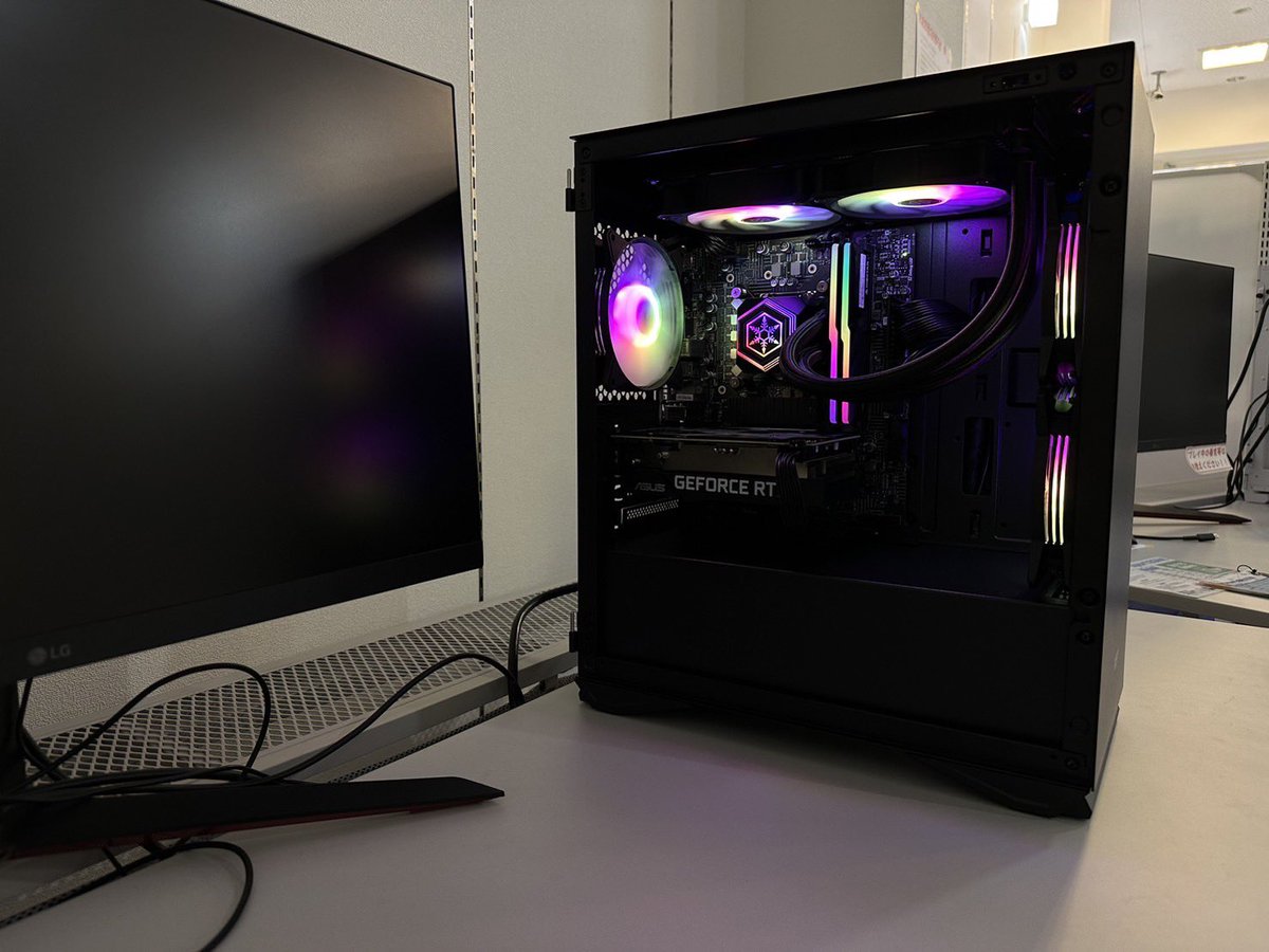 moca_G_G's tweet photo. ちょーーーーお得なゲーミングパソコン❗️

core i9 11900でこの価格!!
17,8000円！！

GPUはRTX 3060 12GB👍👍
メモリ 16GB

1年保証付き✨
手厚いサポート体制完備

ゲーミングPCで悩まれている方��非ご相談ください！

#自作PC
#ゲーミングPC
#モカの製作
#ゲーミングPCのある生活 https://t.co/VYerJF2yb3