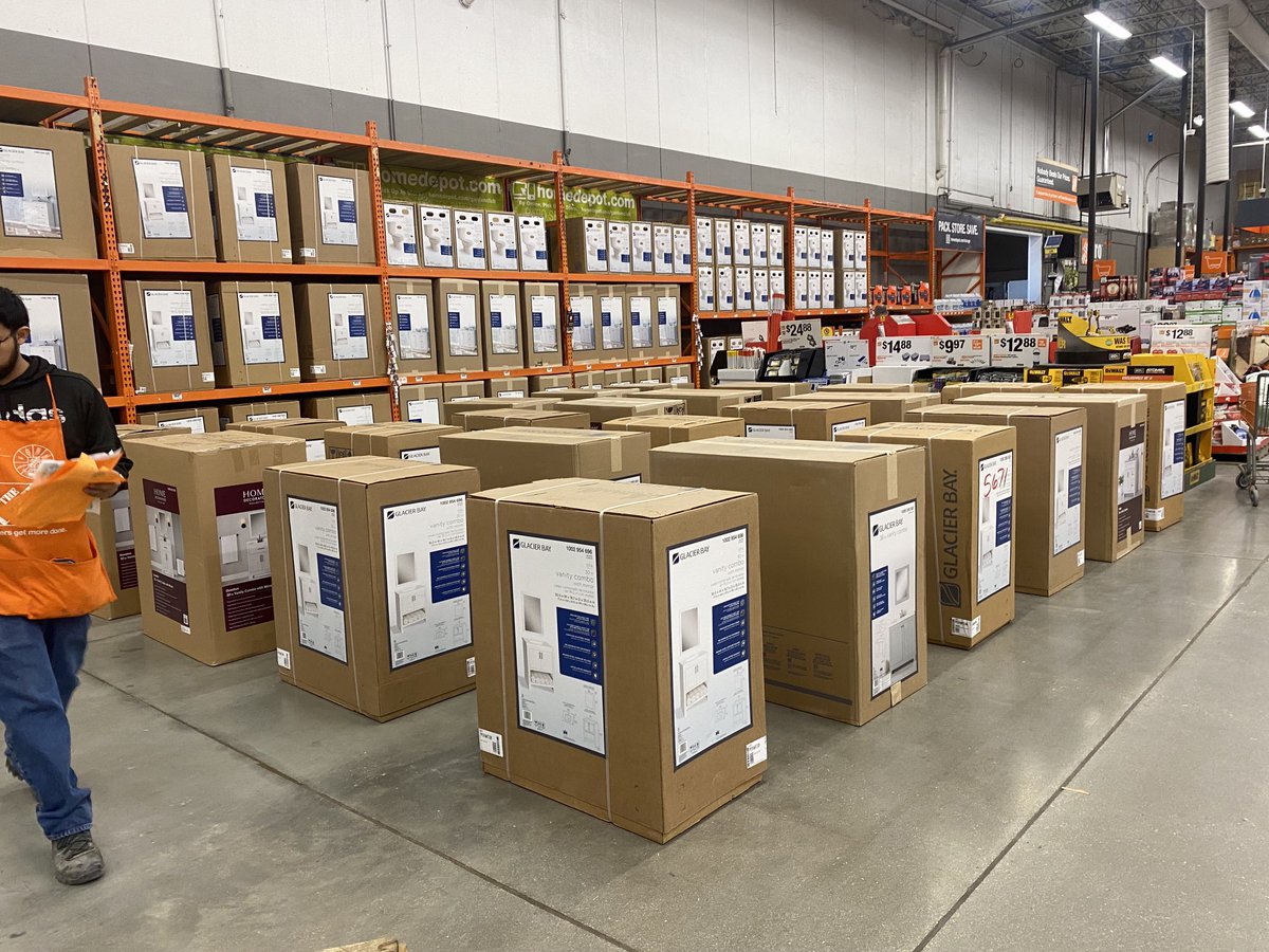 Vanity event set up with the great support from our ASM Ronell for coordinating this with the Garden team and lumber as well ! Team work makes the dream work! ⁦<a href="/D65Hutch/">Gary Hutchinson</a>⁩ ⁦@LemmaTony⁩ ⁦<a href="/MannyZ1961/">Manny</a>⁩