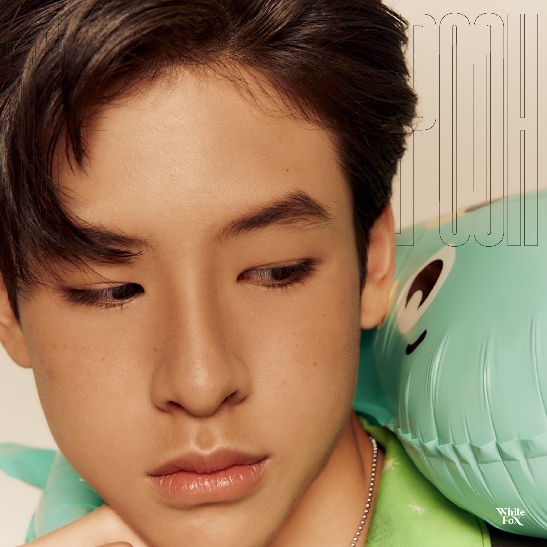 WhiteFoxGMM's tweet photo. “MEEPOOH 101” 🐻 ทำความรู้จักน้องหมีพูห์ จากจำนวนของผลงานต่างๆ ที่ผ่านมากันครับ

“5” Age First Appeared on TV 
“60” TV Commercials
“18” TV Dramas 
“2” Feature Films
“12” Y/O Runway Debut at BFW

#MEEPOOHWhiteFox
#PreDebutSingle
#RollerCoaster
#HotelFox
#WhiteFoxGMM https://t.co/nXvf1GcZGf