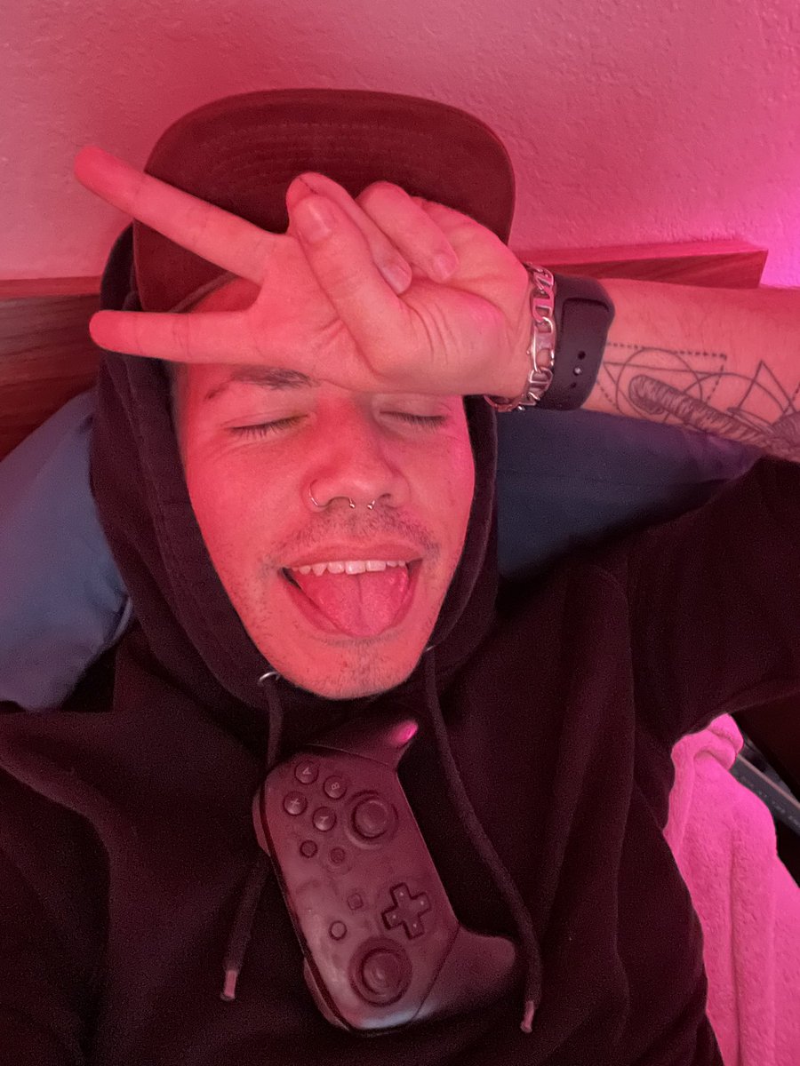 JackieLayshun's tweet photo. Smash and Chill https://t.co/vYsEcdqqoI