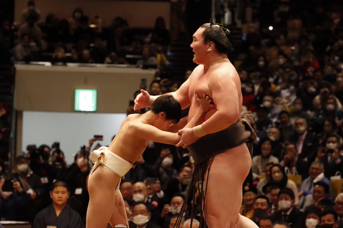 FniPmzVaEAAg_8-?format=jpg&name=small