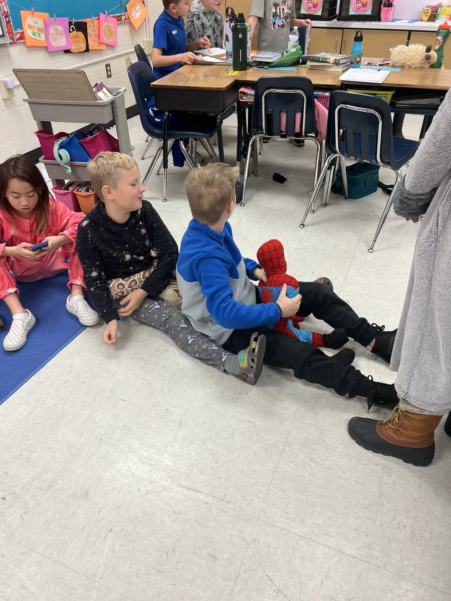 Aamar4th's tweet photo. Our classroom was filled with learning and laughter as students worked together practicing factors and multiples on Thursday. They visited 4 Hawaiian islands to complete challenges and participate in an excursion-surfing, kayaking,etc @mvesycsd https://t.co/RUCOmYzU9o