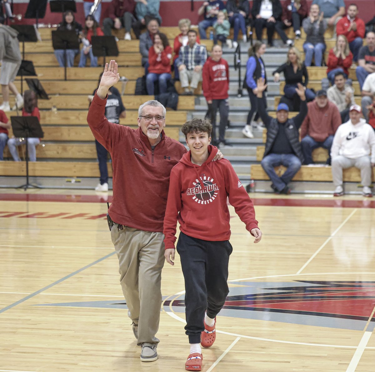 bbeachy2001's tweet photo. Mr. Cash Money (Levi Schlegel) nails the half court shot and walks off with $400.  Nice job! https://t.co/1kSQ8hoiuA