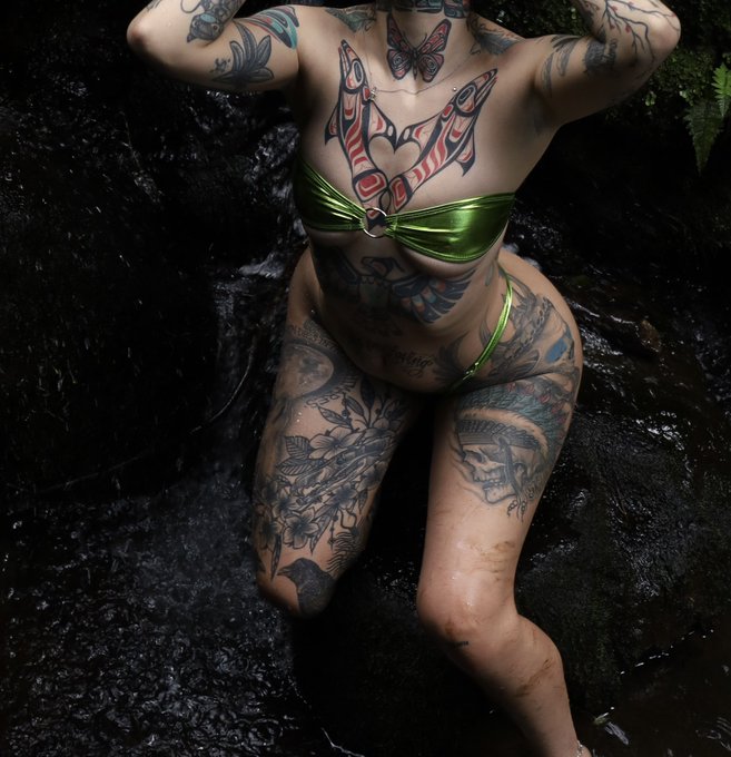 Watch TAYLOR WHITE's leaked NSFW photo on TwXstars