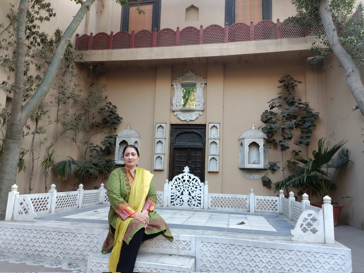 itsTomchees's tweet photo. Glimpses from my visit to Mian Yusaf Salahuddin sb's place. What an amazing experience of exploring the traditional 18th century Mughal-style architecture, Haveli Baroodkhana, located in Lahore's walled city. https://t.co/aBztyW5ros