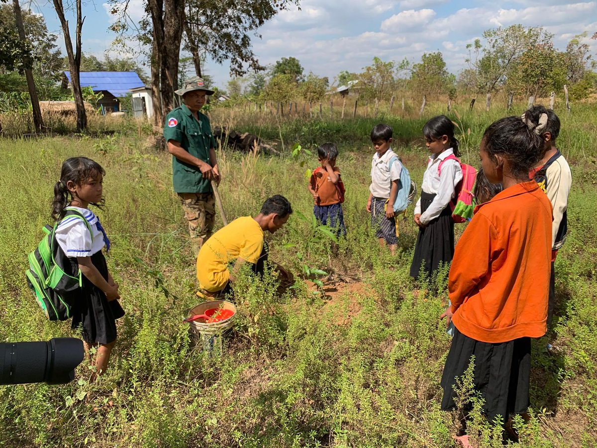 FireWomanJo1's tweet image. Let's plant a Tree of Love, A memory tree for Barry a firefighter who died in service. The tag will read-

Firefighter Barry Martin thank you for your service. Rest in peace. I want to fill my calling and give the best in me

#TreesofLove #MemoryTrees #Plantingfruittree #Siemreap